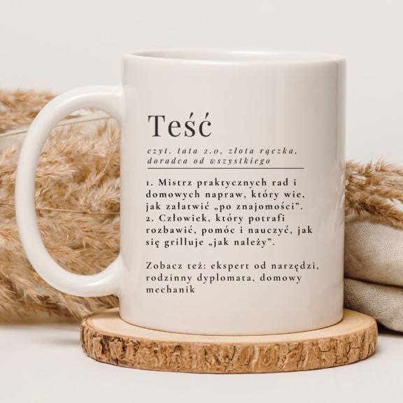 Klasyczny kubek biały 330 ml z zabawnym nadrukiem o teściu — do domu