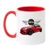 Kubek biało-czerwony 330 ml z nadrukiem samochodu – kubek z grafiką sportowego auta, must-have do pracy.